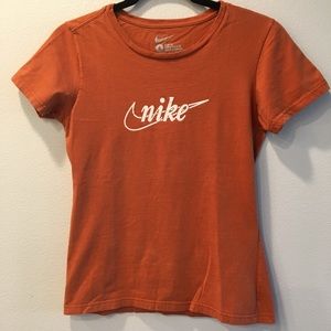 Nike Women’s Slim Fit T-Shirt Size Small